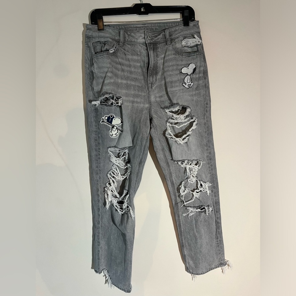 AE Snoopy jeans